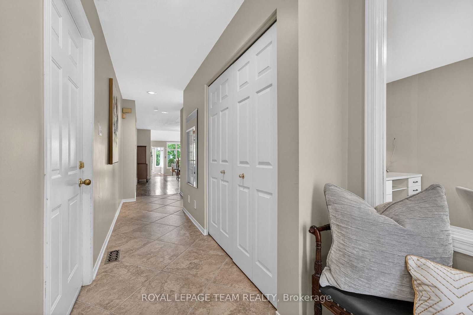 31 - 6 Grand Cedar Court, Stittsville, ON — photo 2