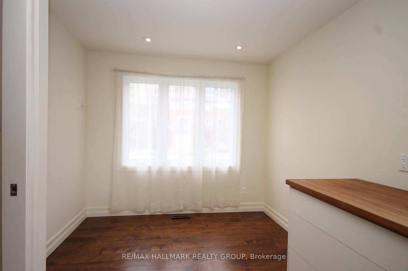 204 Dunbarton Court, Ottawa, ON — photo 2