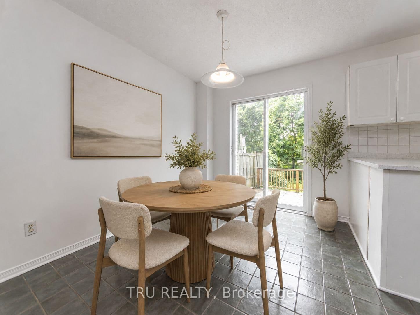 135 Margrave Avenue, Ottawa, ON — photo 3