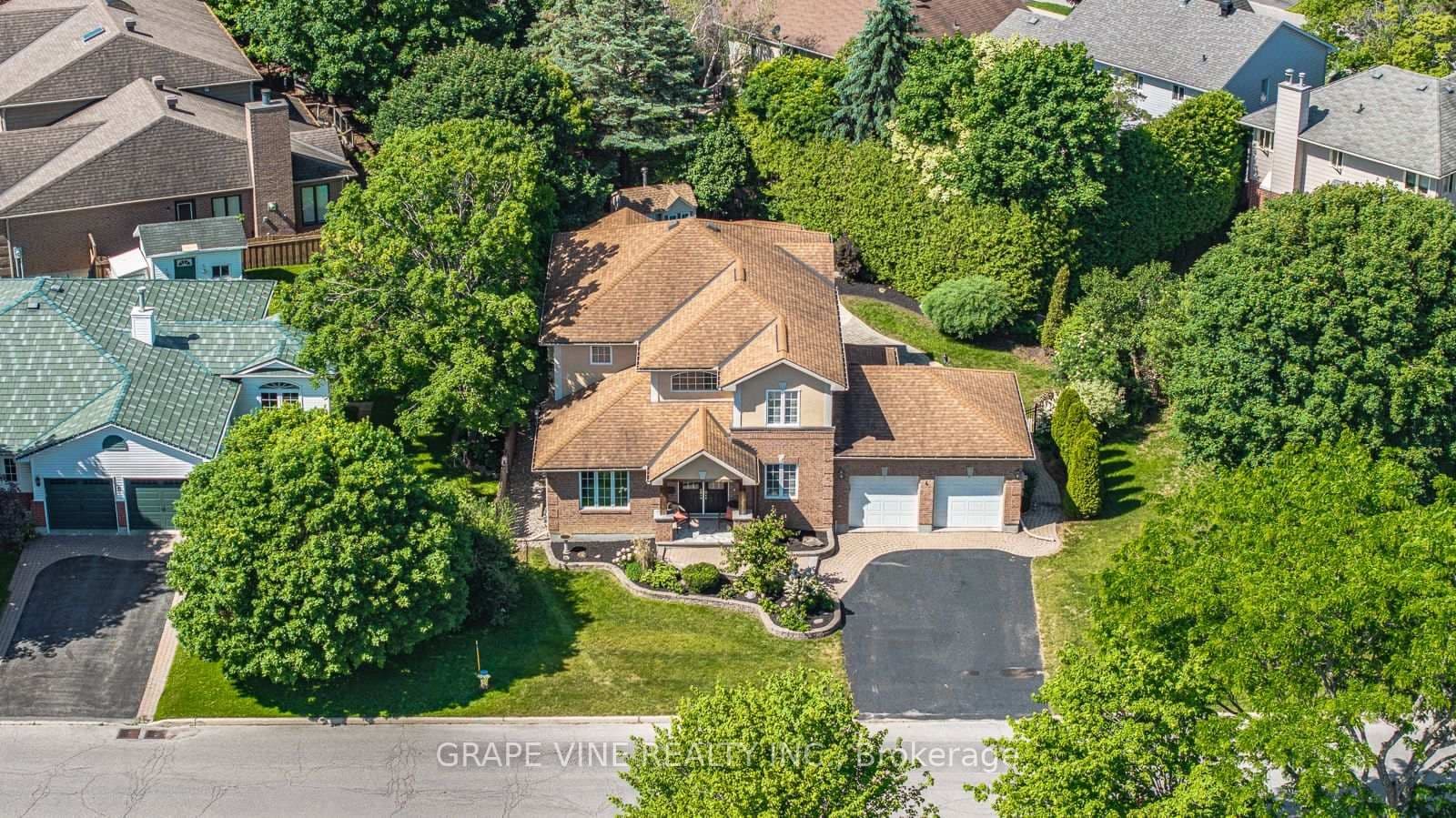 4 Carbery Drive, Stittsville, ON — photo 2