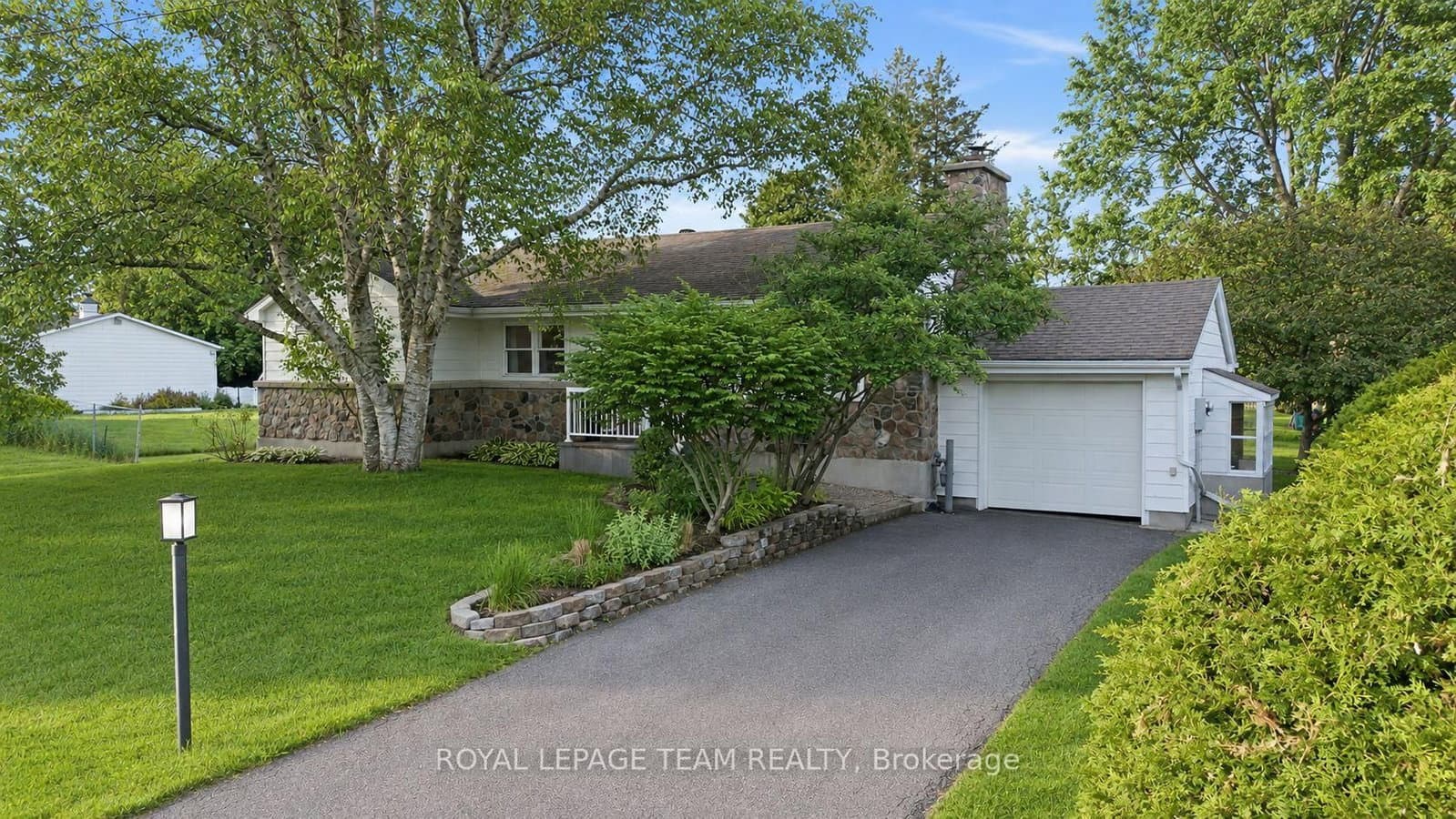 17 Arnold Drive, Ottawa, ON — photo 2