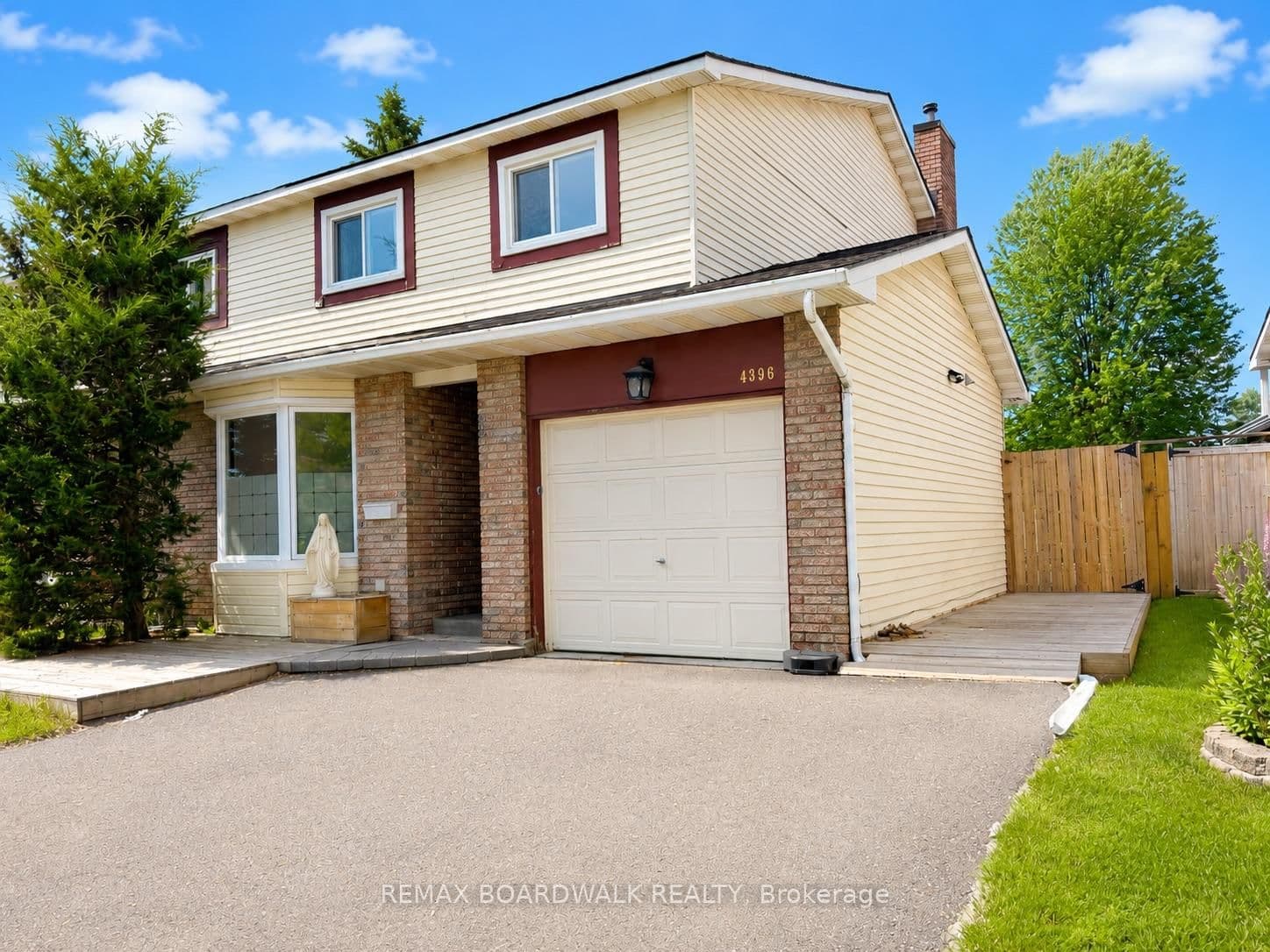 4396 Whittaker Crescent, Gloucester, ON