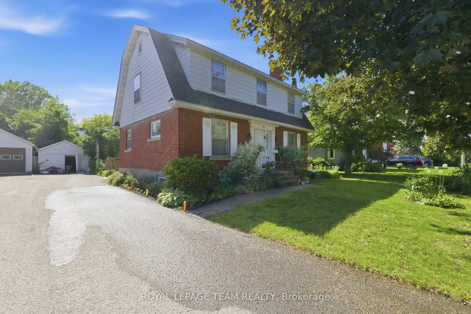 416 Tweedsmuir Avenue, Ottawa, ON