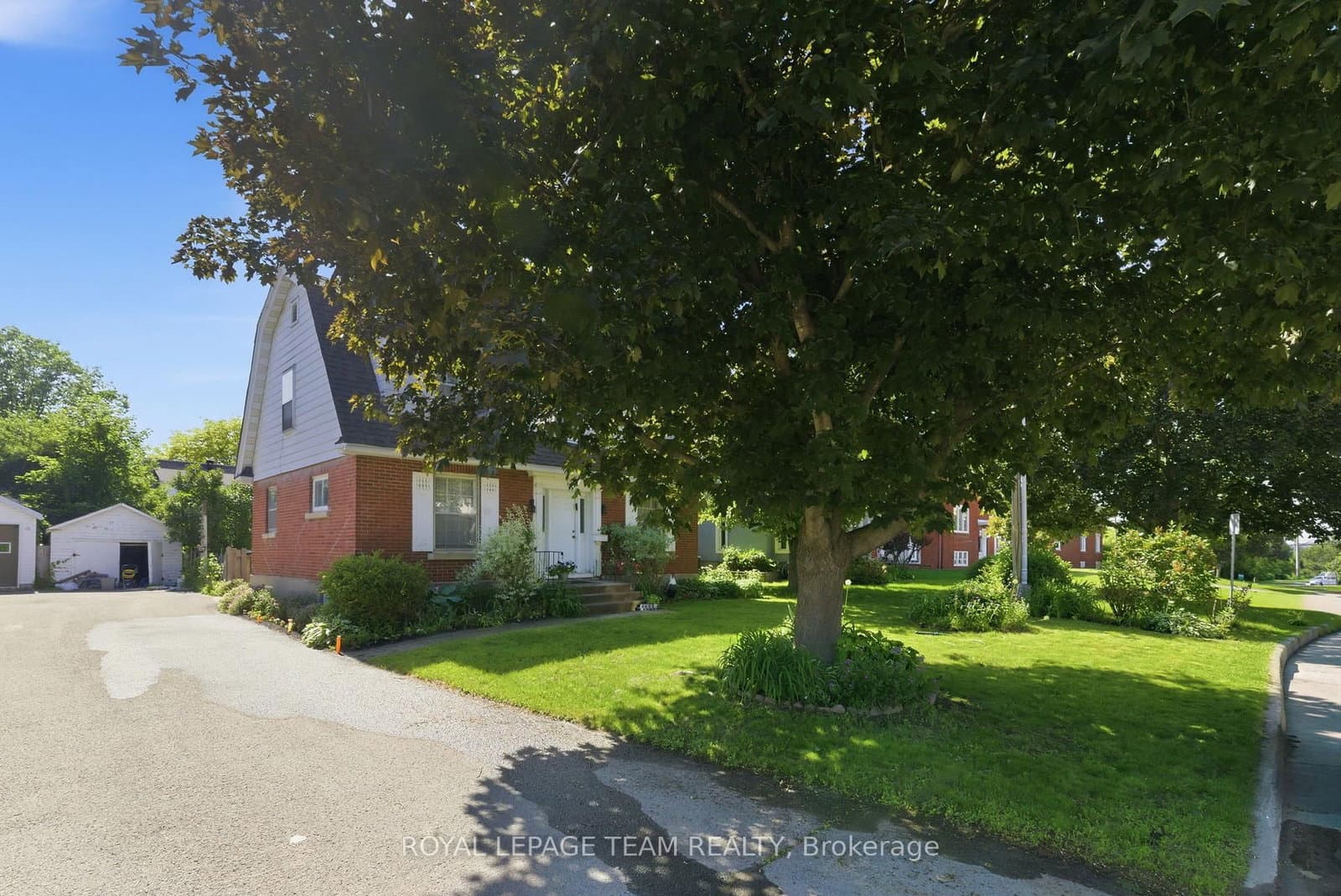 416 Tweedsmuir Avenue, Ottawa, ON — photo 2