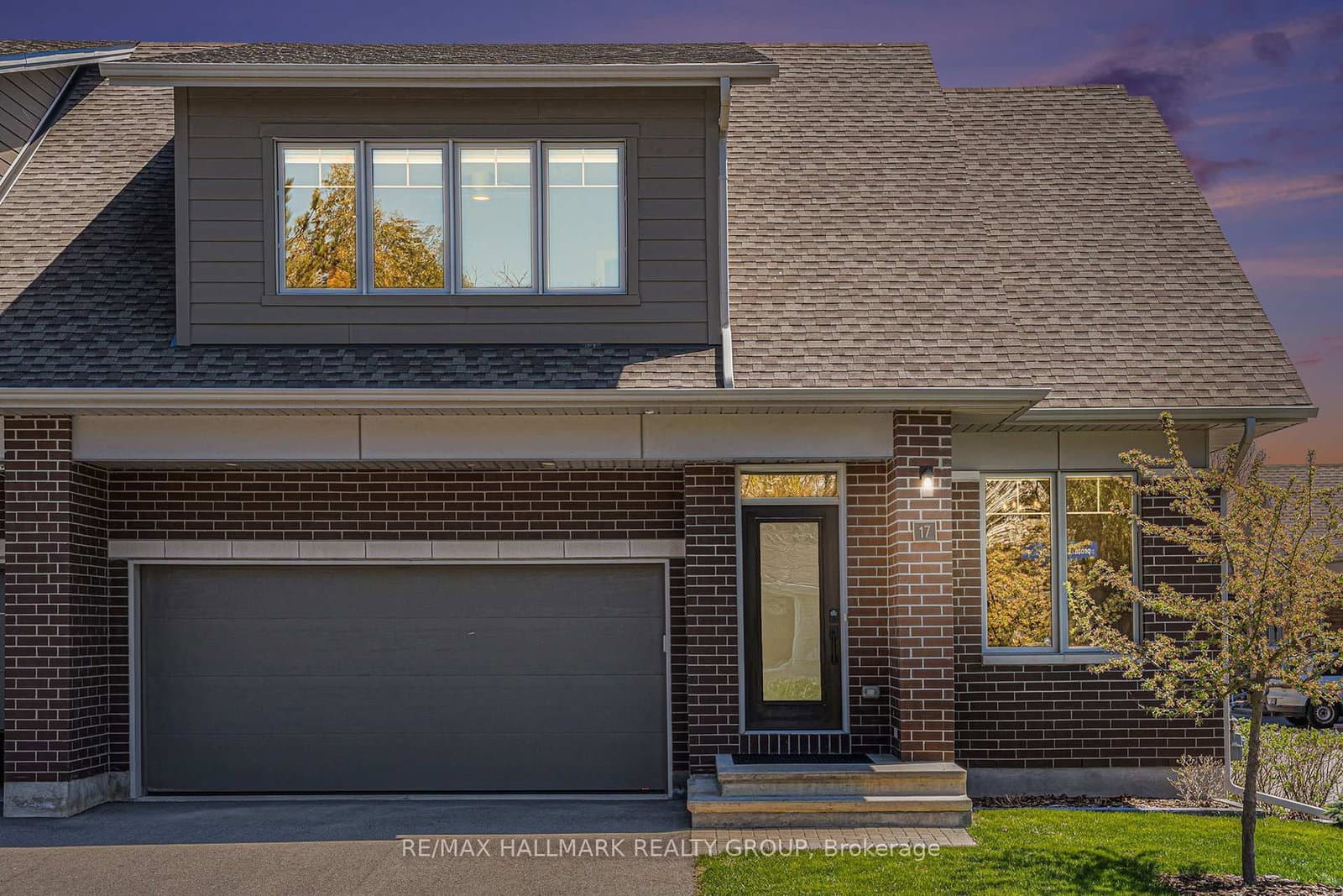 17 Leeming Drive, Nepean, ON