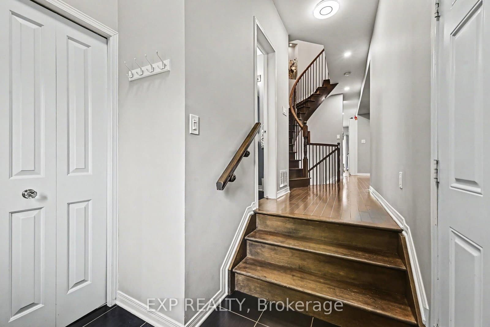 930 Torovin Private, Ottawa, ON — photo 2