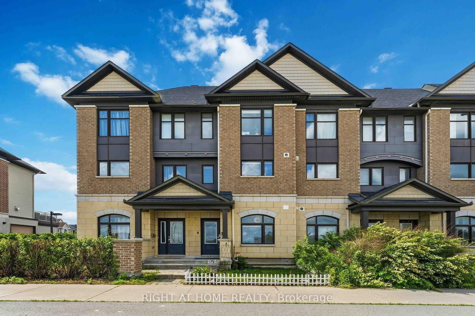 354 Brettonwood Ridge, Ottawa, ON