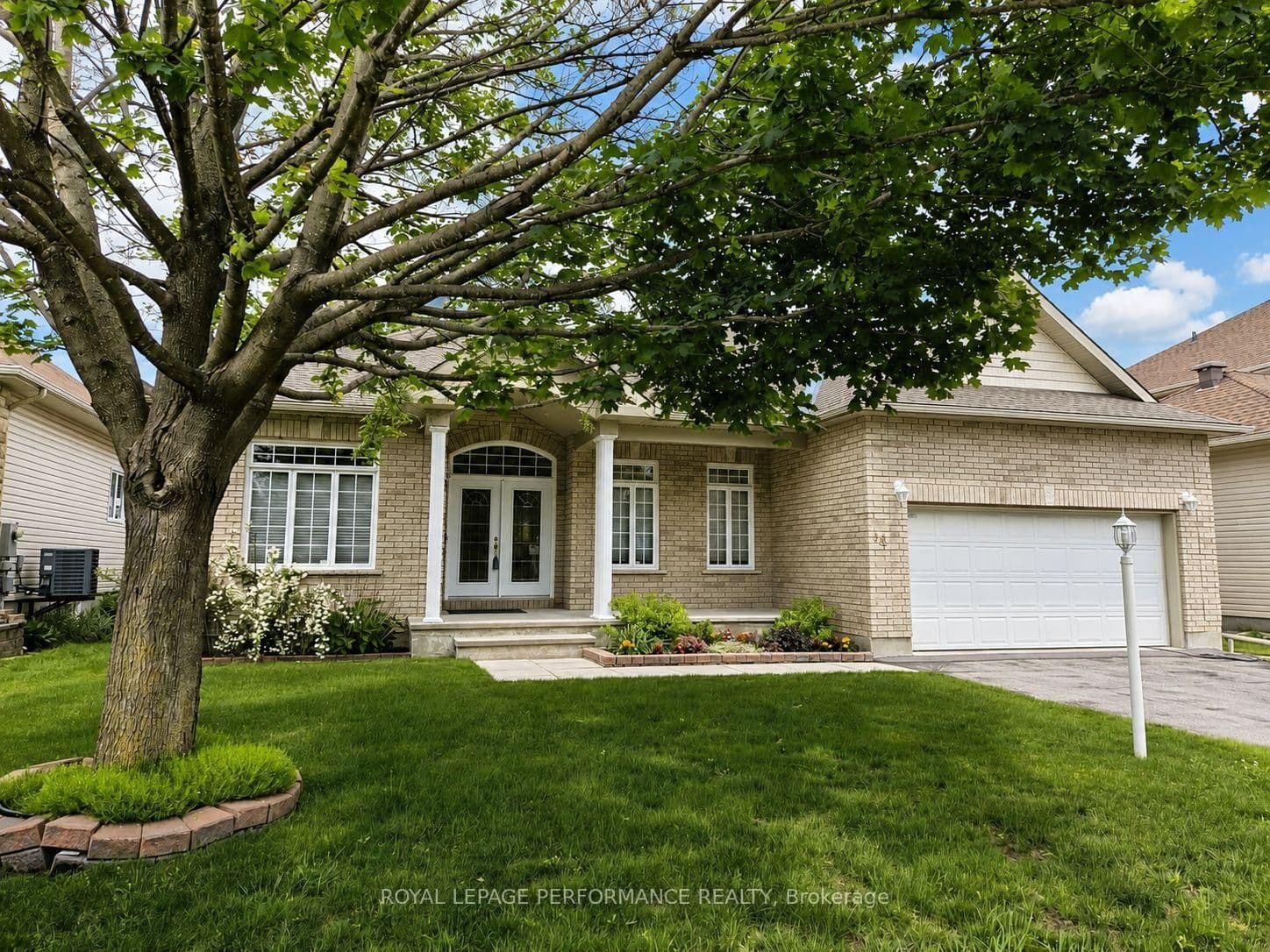 18 Hartsmere Drive, Ottawa, ON
