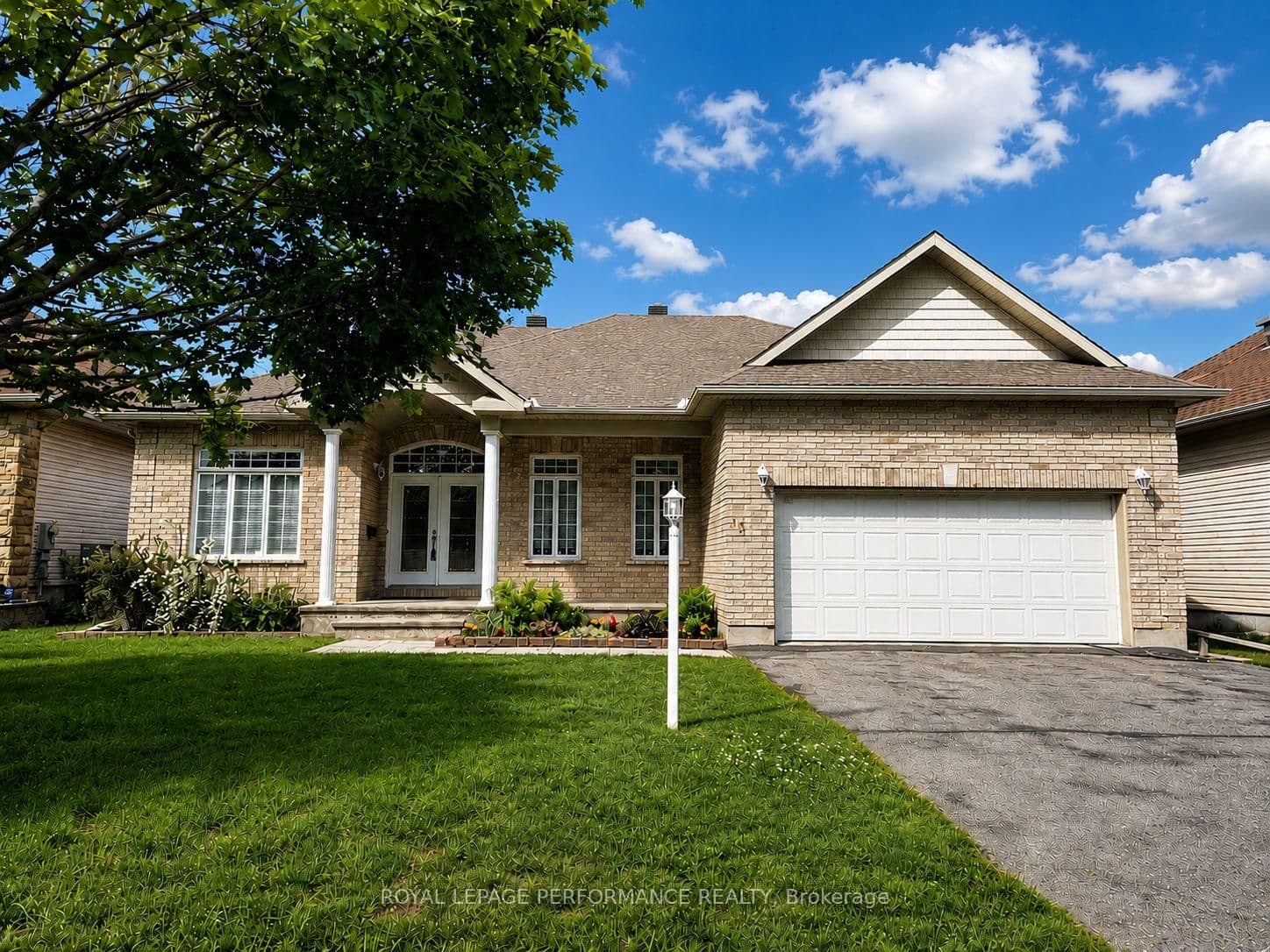 18 Hartsmere Drive, Ottawa, ON — photo 2