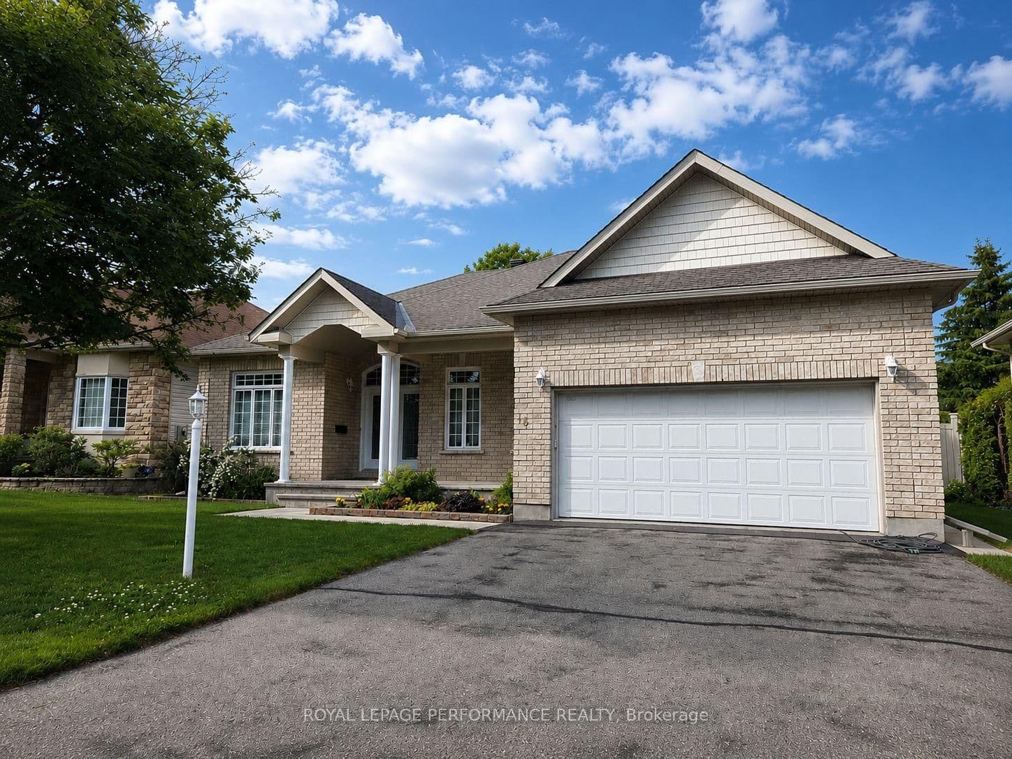 18 Hartsmere Drive, Ottawa, ON — photo 3