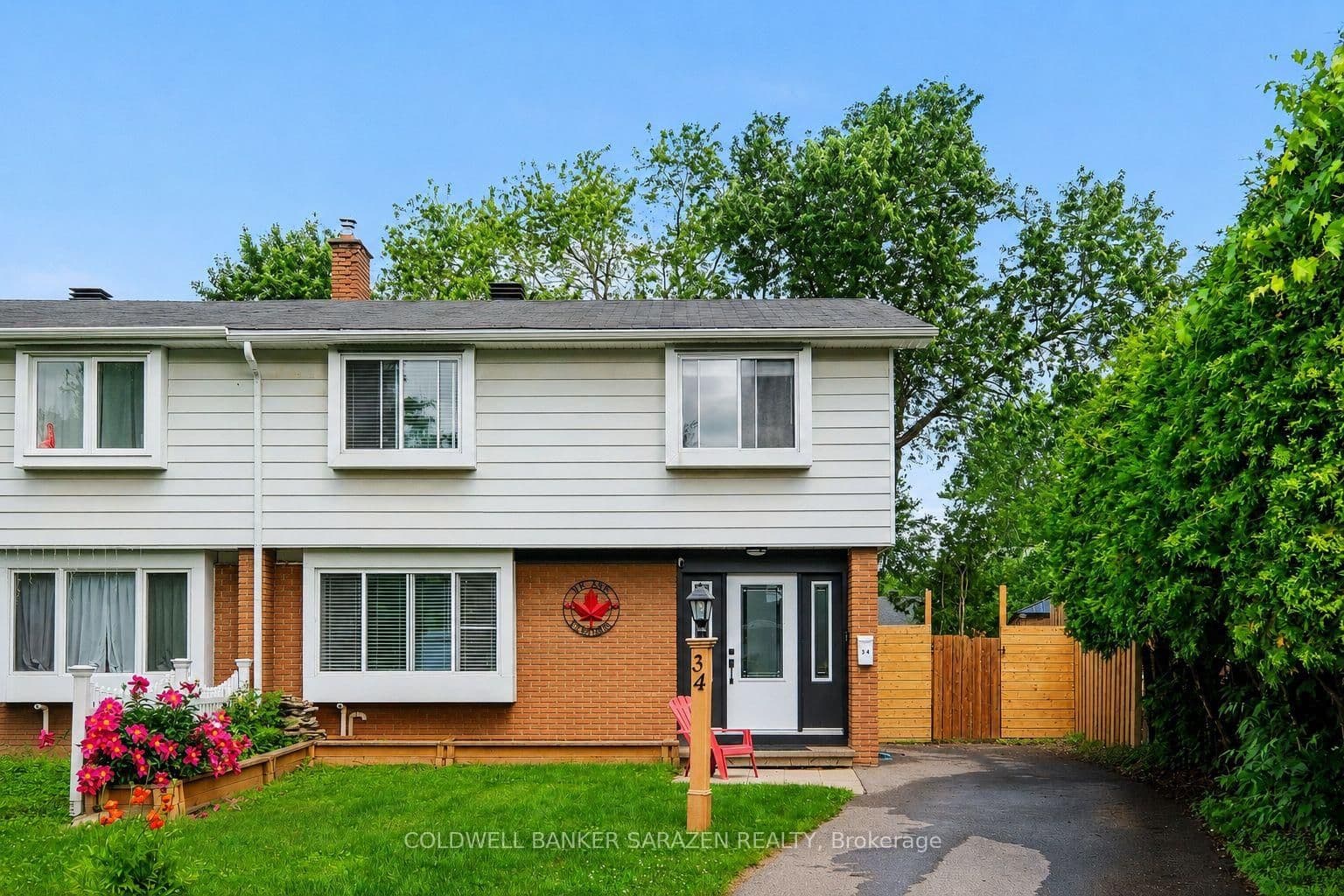 34 Downsview Crescent, Ottawa, ON — photo 2