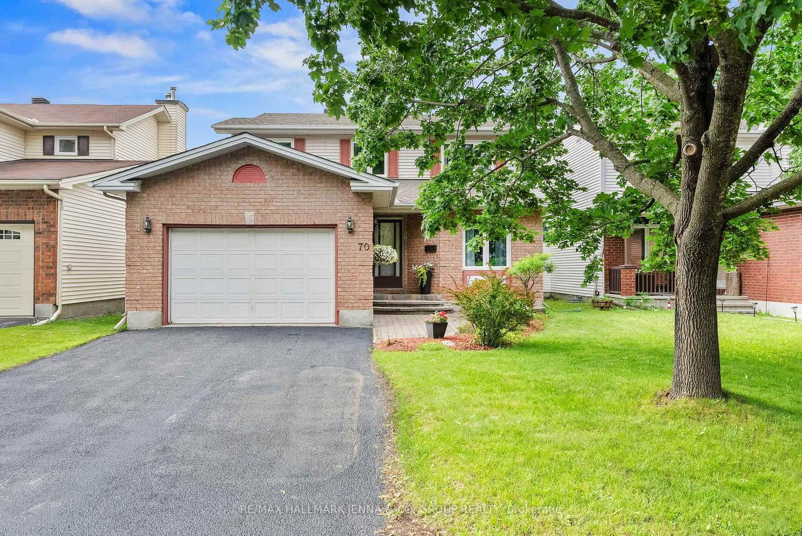 70 Huntersfield Drive, Ottawa, ON