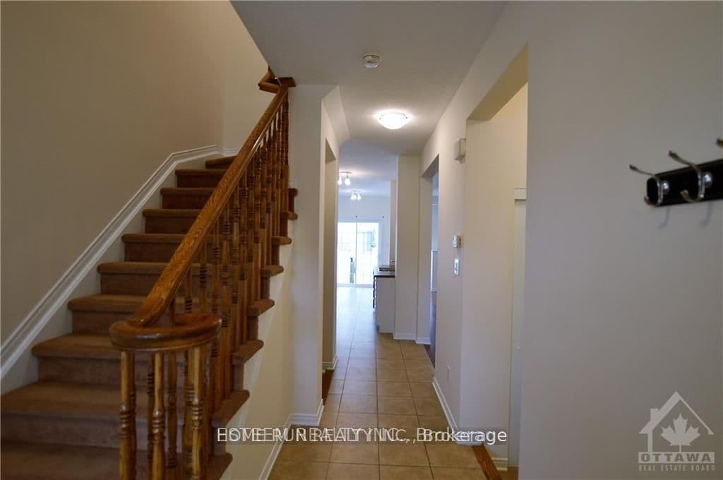 567 Ashbourne Crescent, Ottawa, ON — photo 2