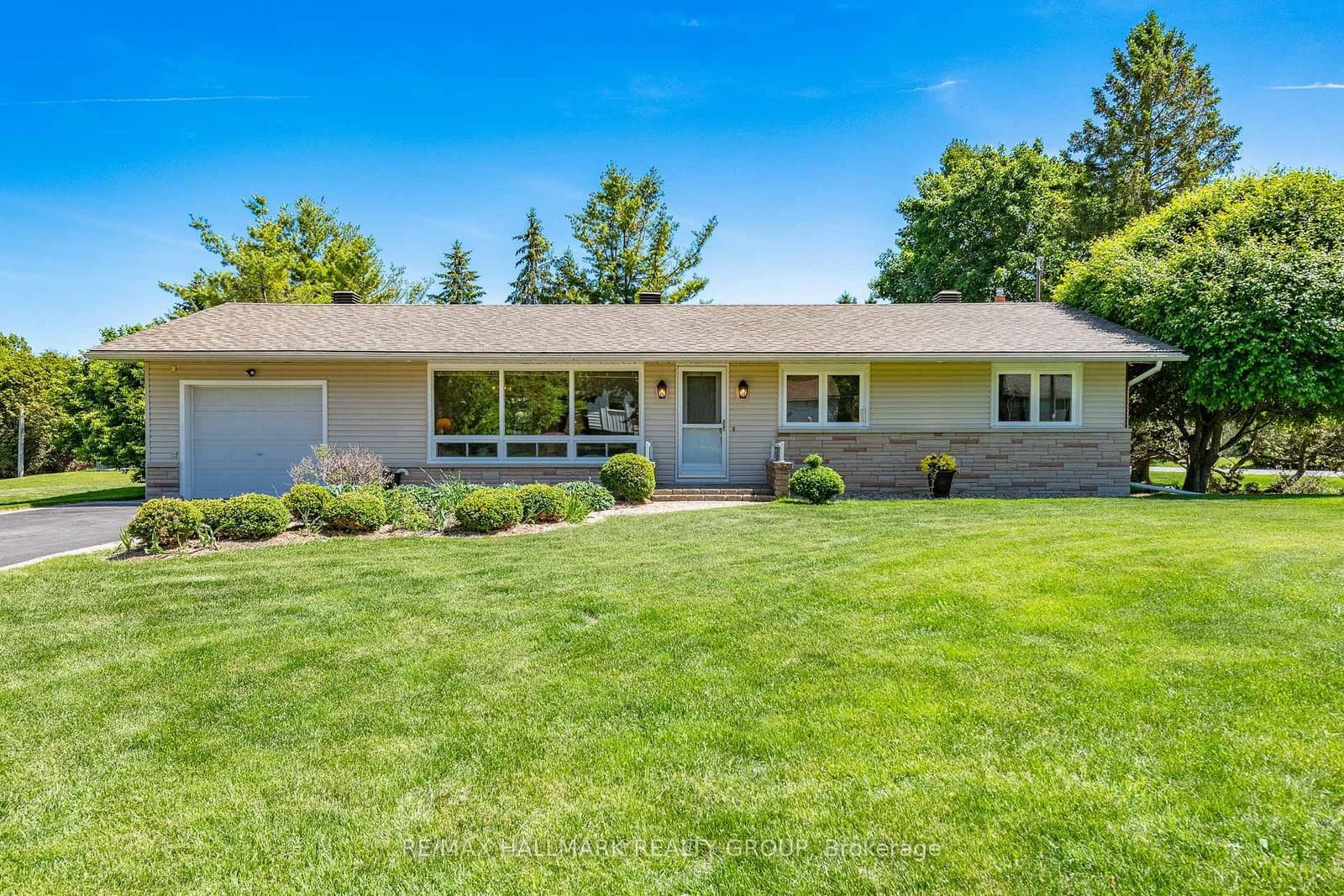 7866 Lawrence Street, Vernon, ON