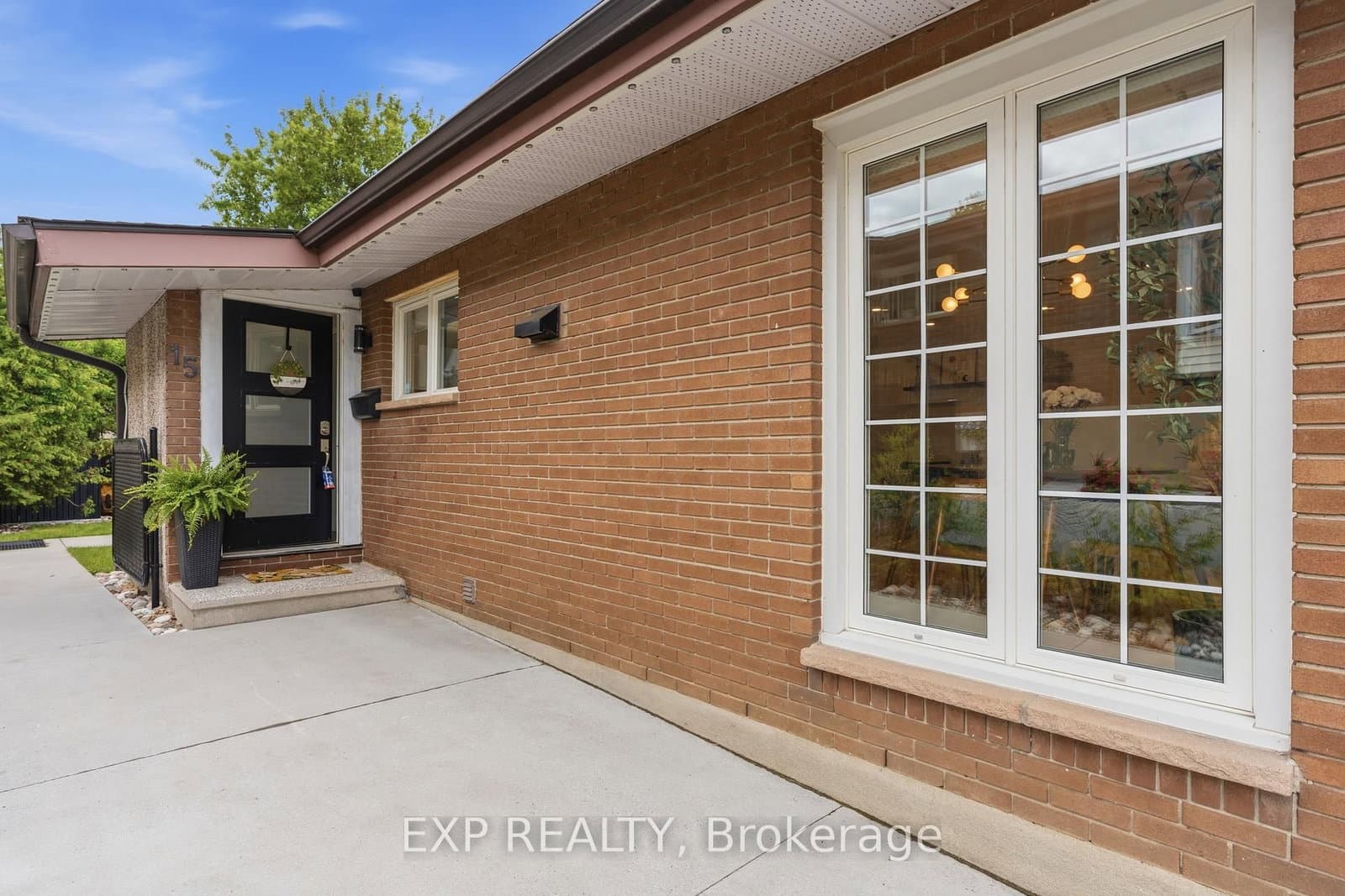 15 Newbury Avenue, Ottawa, ON — photo 2
