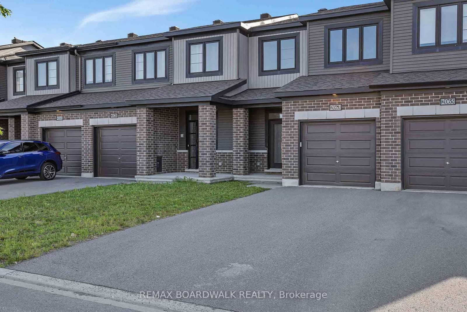 2063 Caltra Crescent, Barrhaven, ON — photo 2