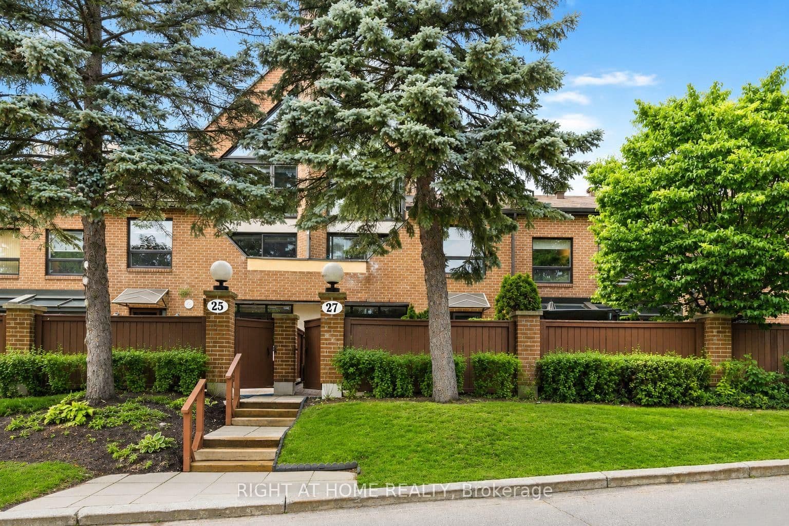 27 - 100 Hillside Drive, Ottawa, ON
