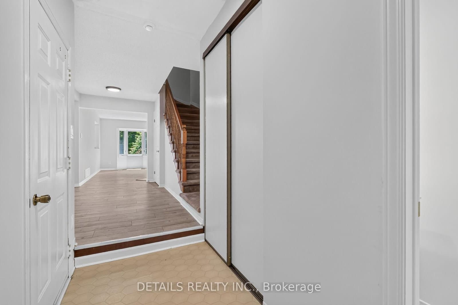 122 Ashpark Crescent, Ottawa, ON — photo 2