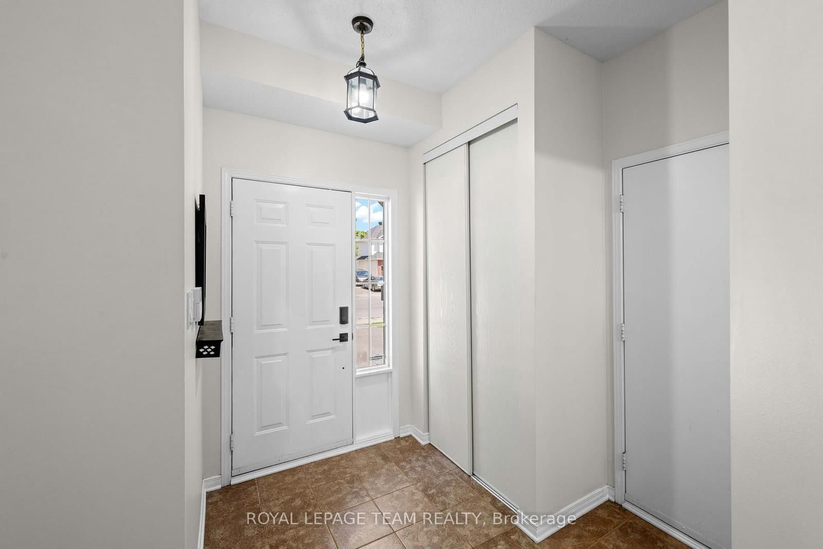 73 Deerfox Drive, Ottawa, ON — photo 3