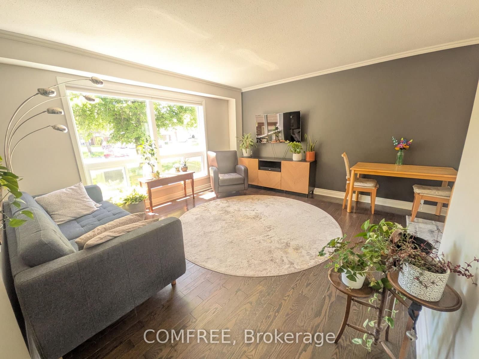 8B Forester Crescent, Ottawa, ON — photo 2
