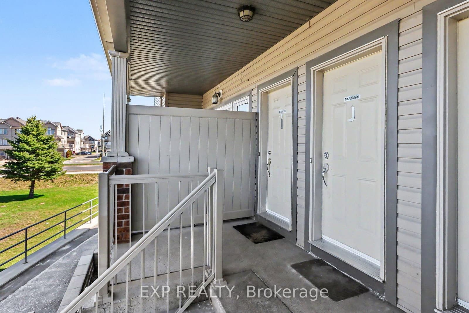 J - 135 Harthill Way, Ottawa, ON — photo 3