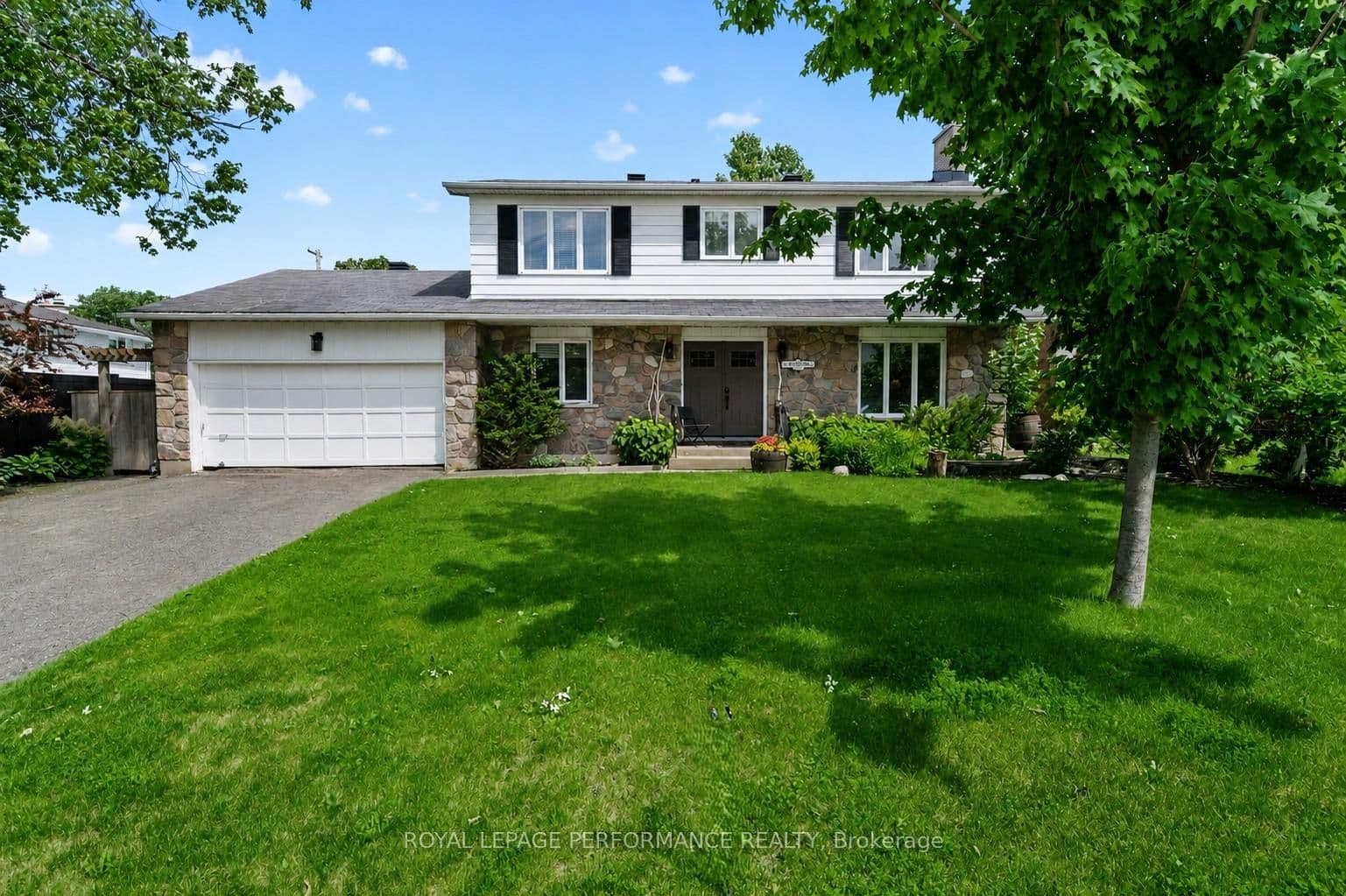 889 Dresden Crescent, Ottawa, ON