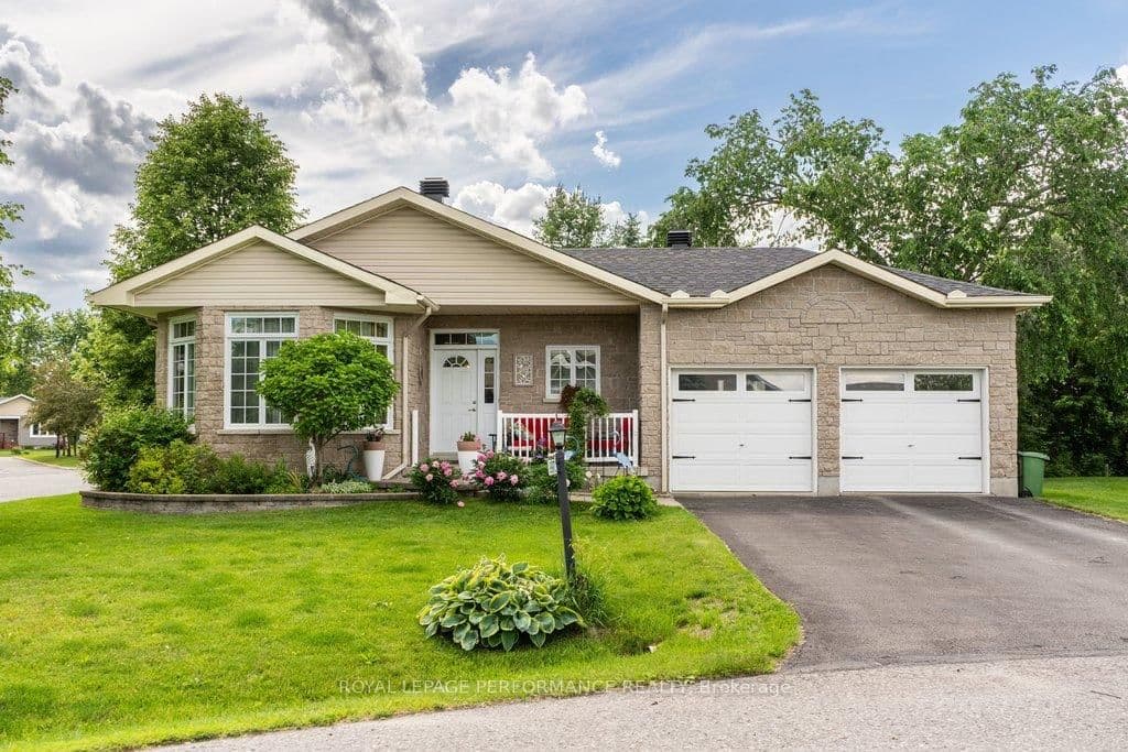 997 Ada Barrington Private, Ottawa, ON