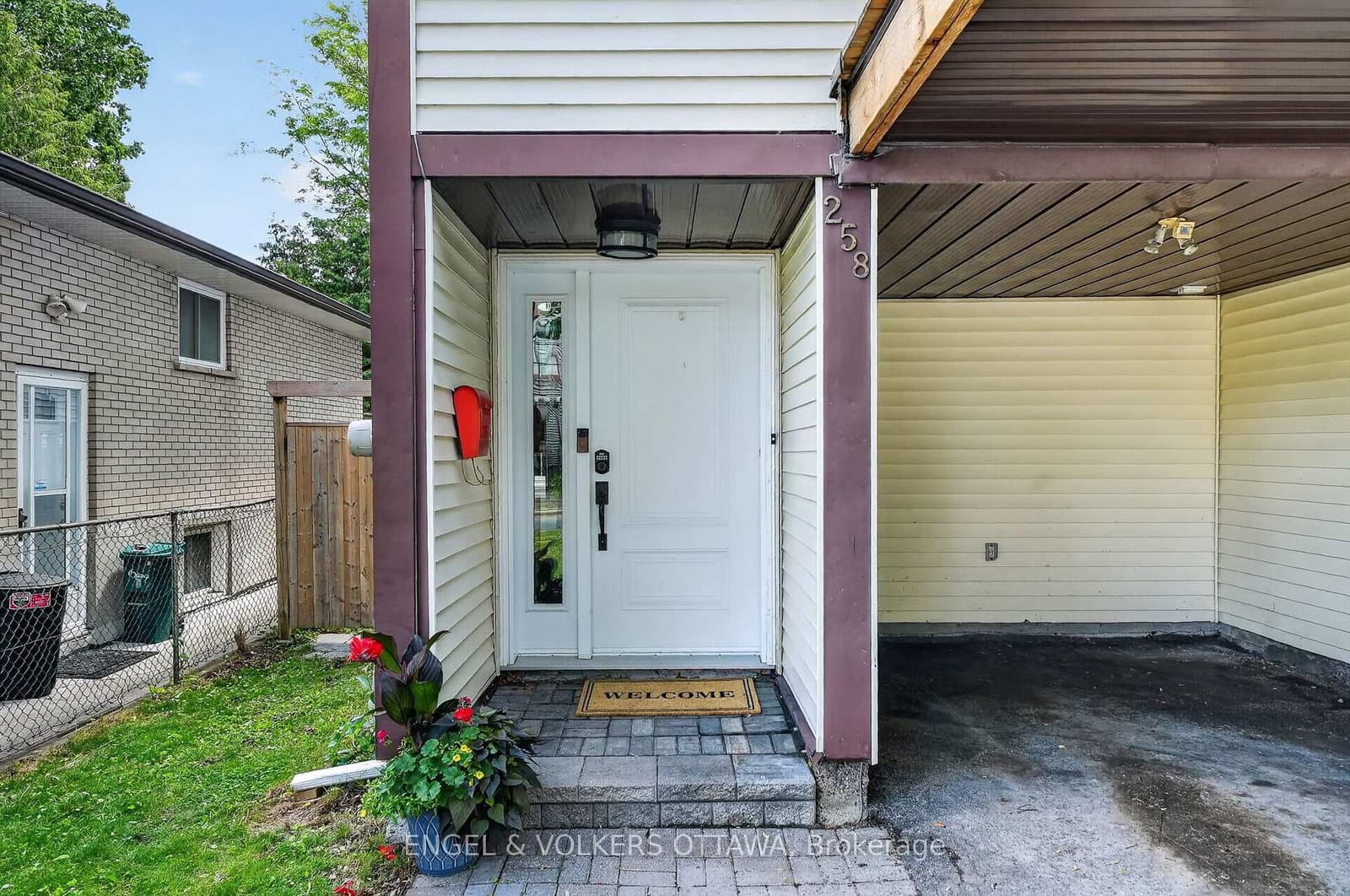 258 Carillon Street, Ottawa, ON — photo 2