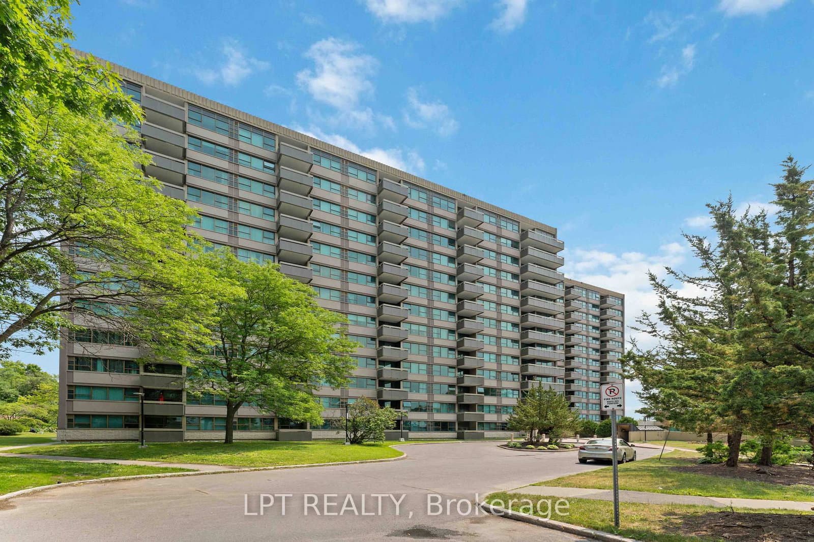 314 - 555 Brittany Drive, Ottawa, ON — photo 2