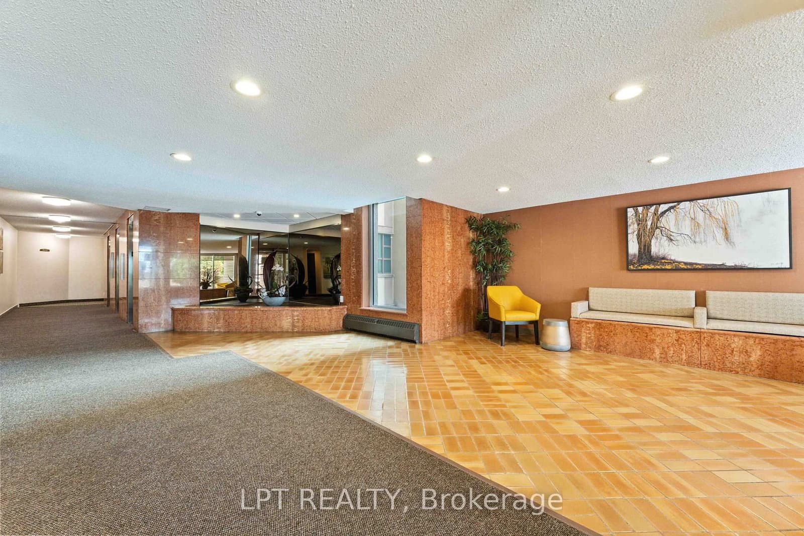 314 - 555 Brittany Drive, Ottawa, ON — photo 3
