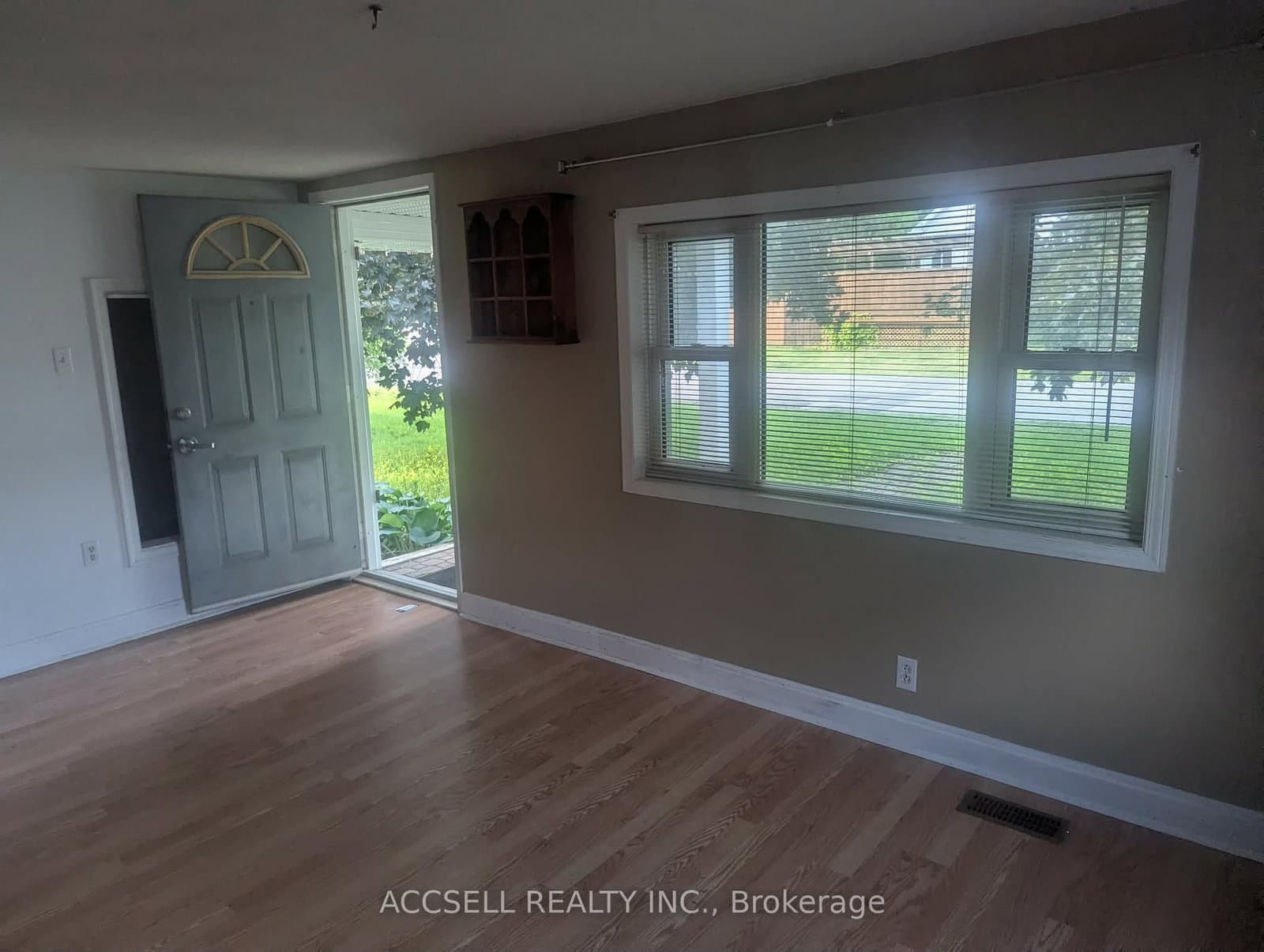 35 Lennox Street, Richmond, ON — photo 2