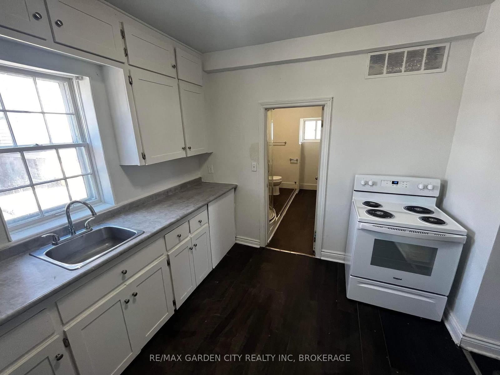 Unit #1 - 29 Rykert Street, St. Catharines, ON — photo 3
