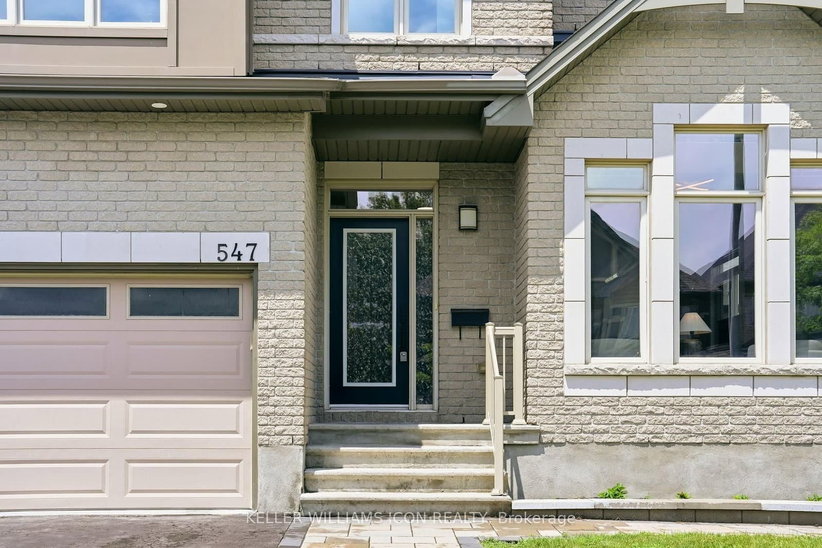 547 Peerless Street, Ottawa, ON — photo 2