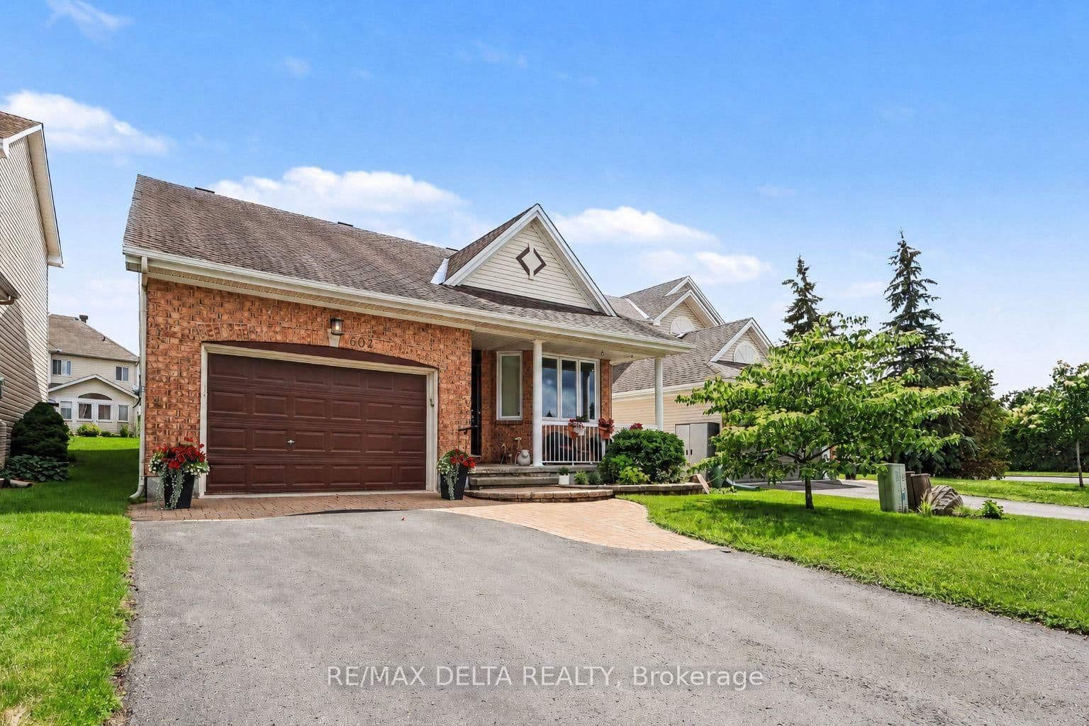 604 Valin Street, Orleans, ON — photo 2