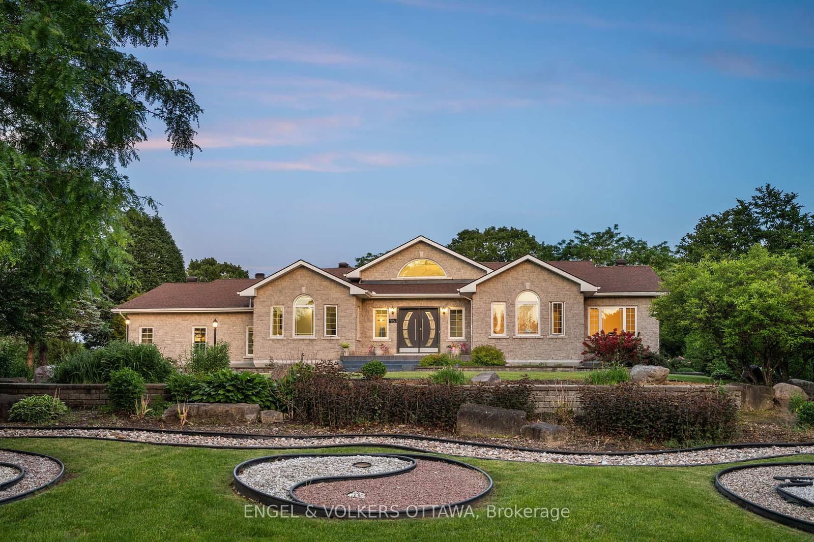 1562 Lakeshore Drive, Ottawa, ON
