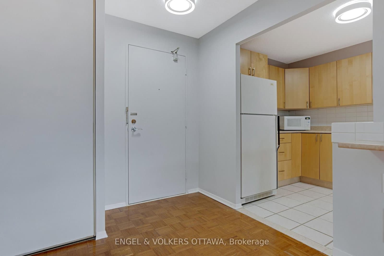 301 - 665 Bathgate Drive, Ottawa, ON — photo 3