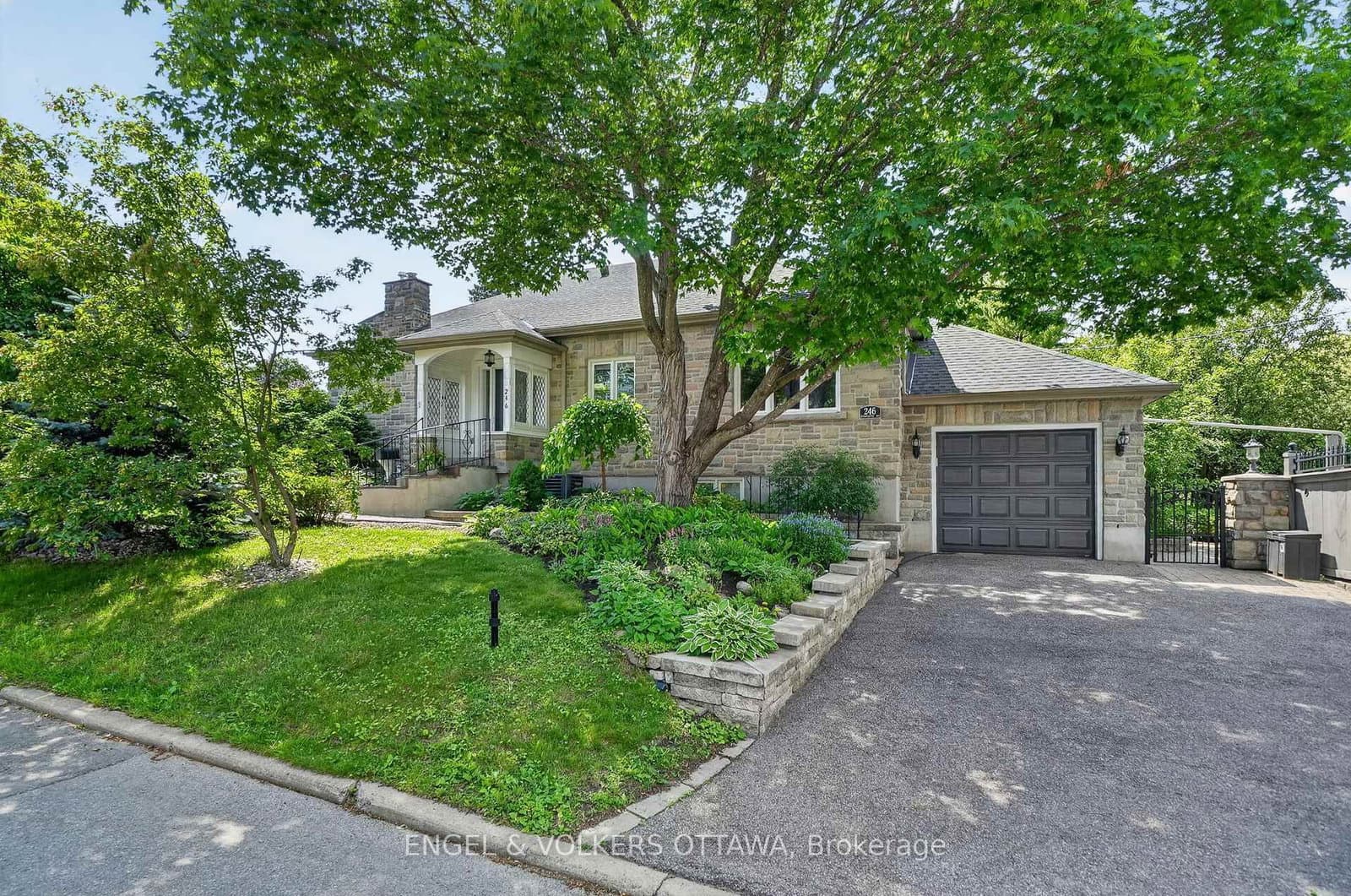 246 Mountbatten Avenue, Ottawa, ON