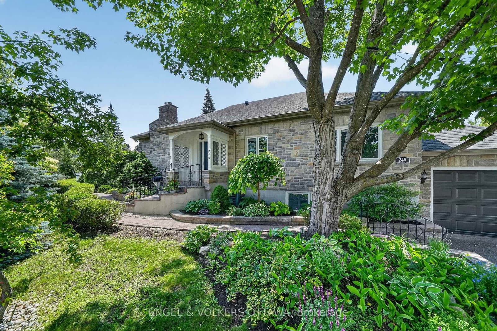 246 Mountbatten Avenue, Ottawa, ON — photo 2