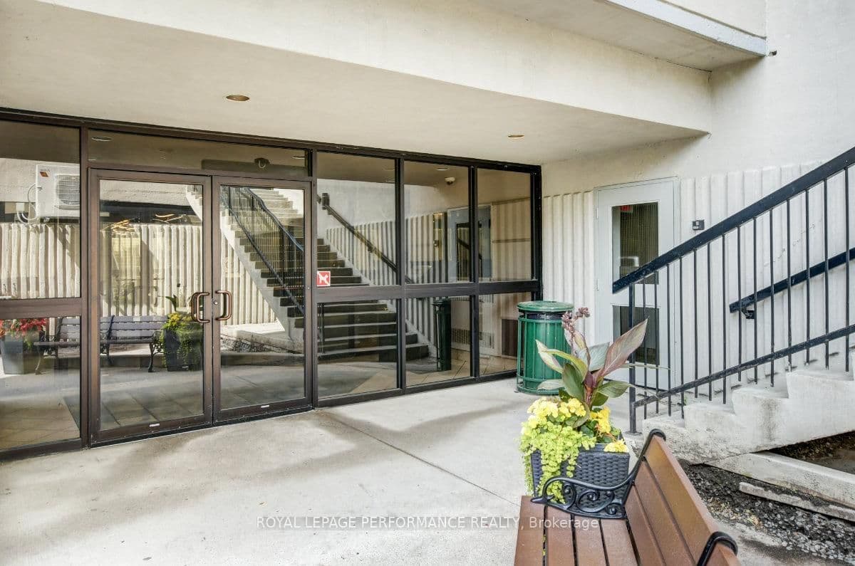 708 - 158C Mcarthur Avenue, Ottawa, ON — photo 2