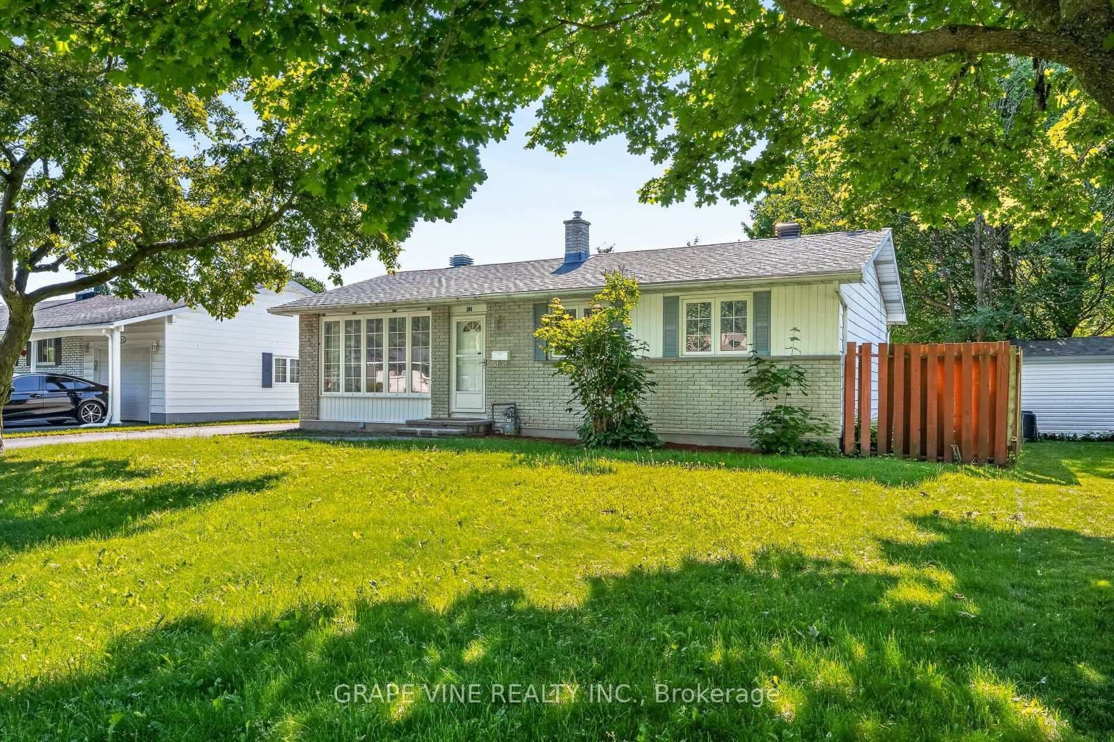 104 Oriole Avenue, Kanata, ON — photo 2