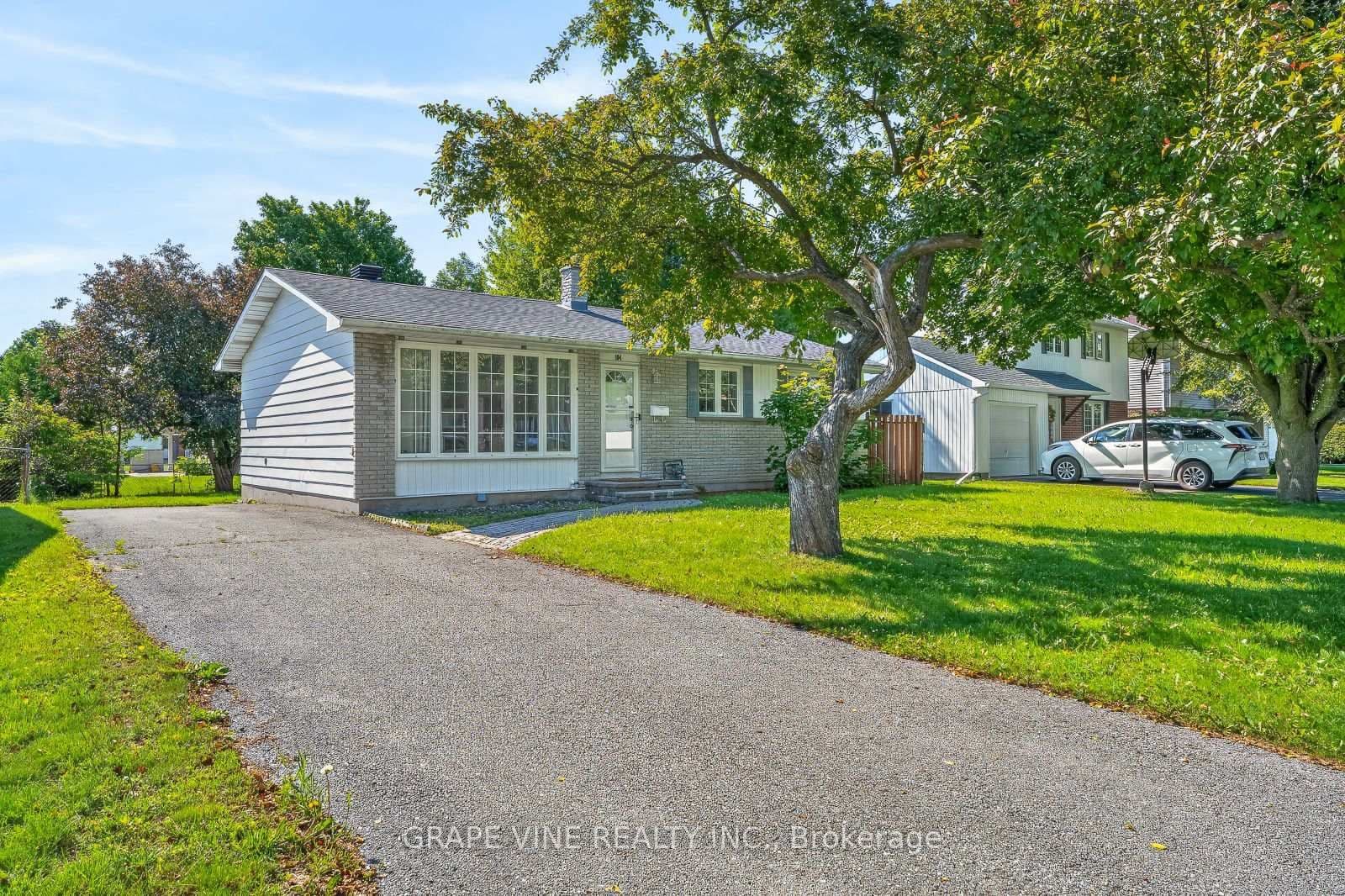 104 Oriole Avenue, Kanata, ON — photo 3