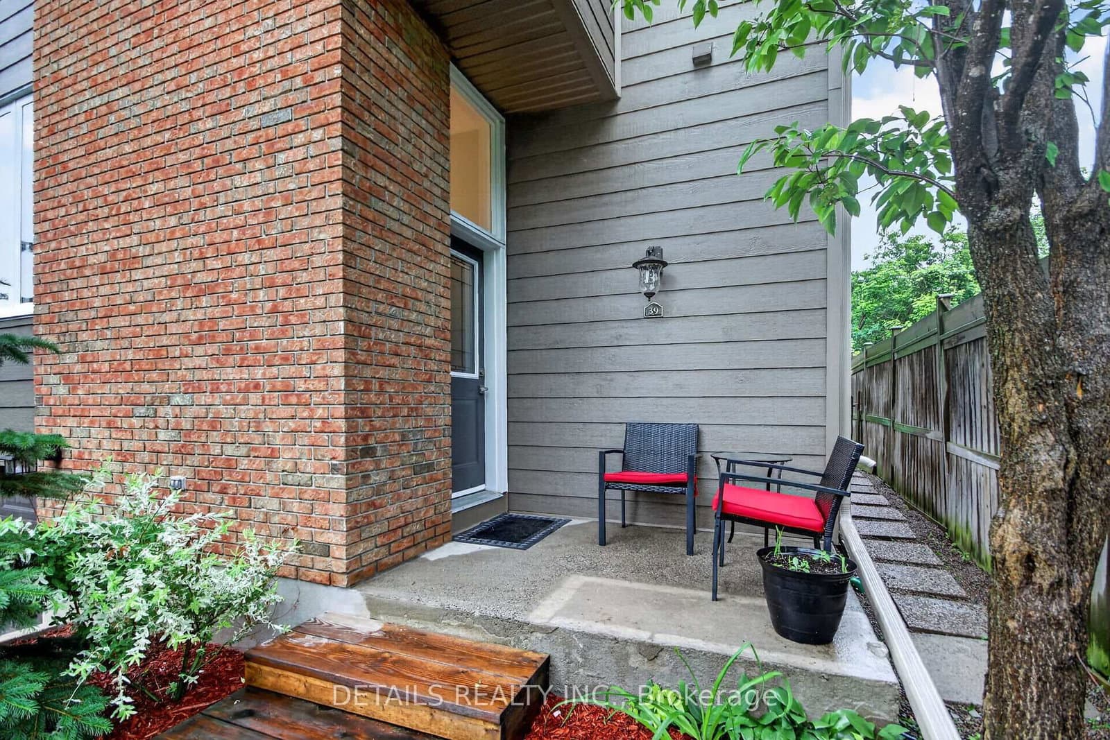 39 Sandhurst Court, Ottawa, ON — photo 3