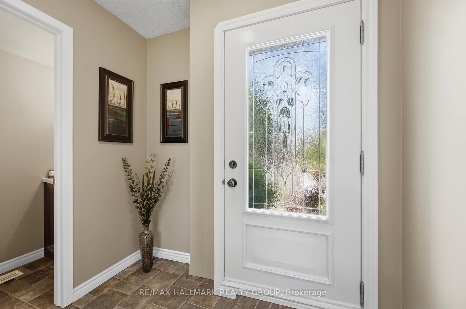 8052 Jeanne D'arc Boulevard, Ottawa, ON — photo 3