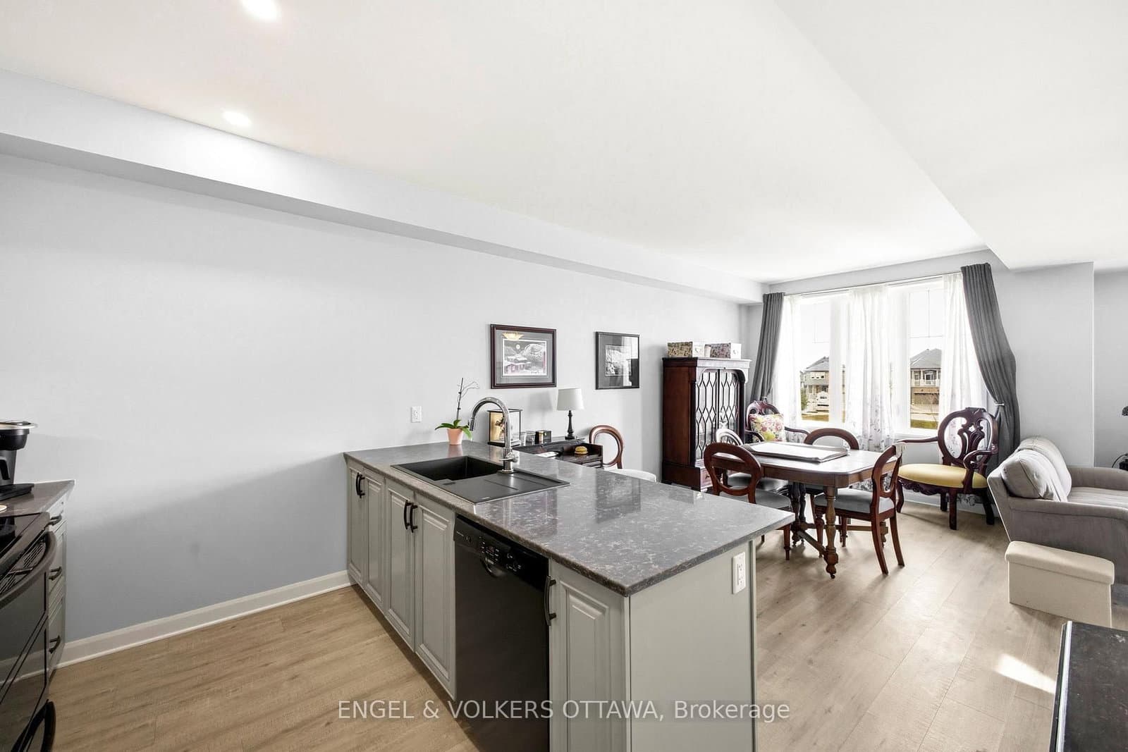 219 Liebe Terrace, Ottawa, ON — photo 8