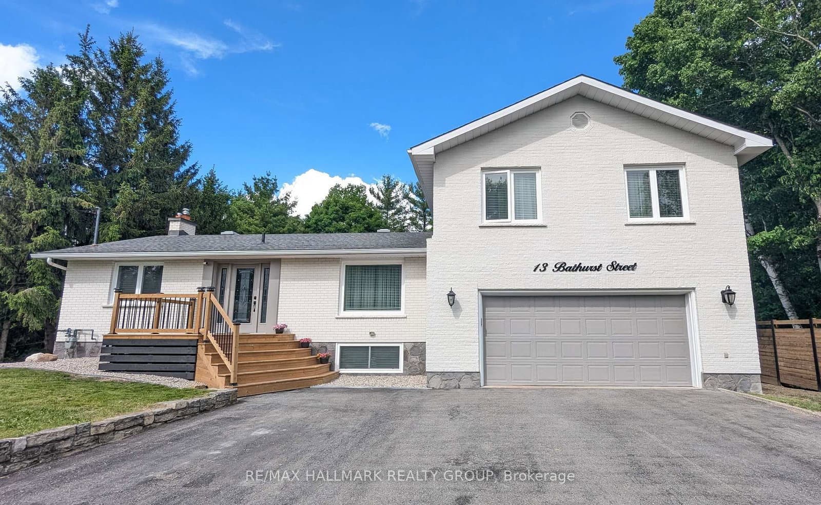 13 Bathurst Street, Kanata, ON