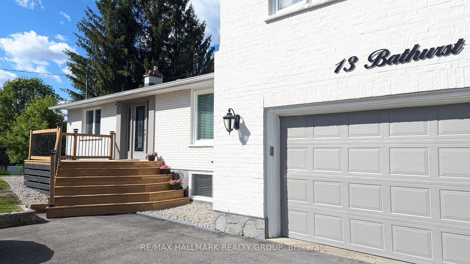 13 Bathurst Street, Kanata, ON — photo 2