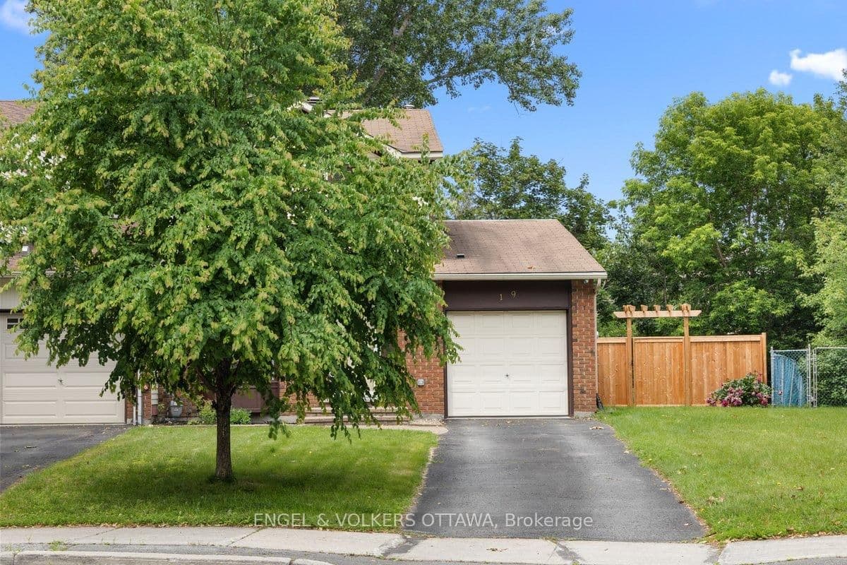 19 WESSEX Road, Ottawa, ON — photo 2