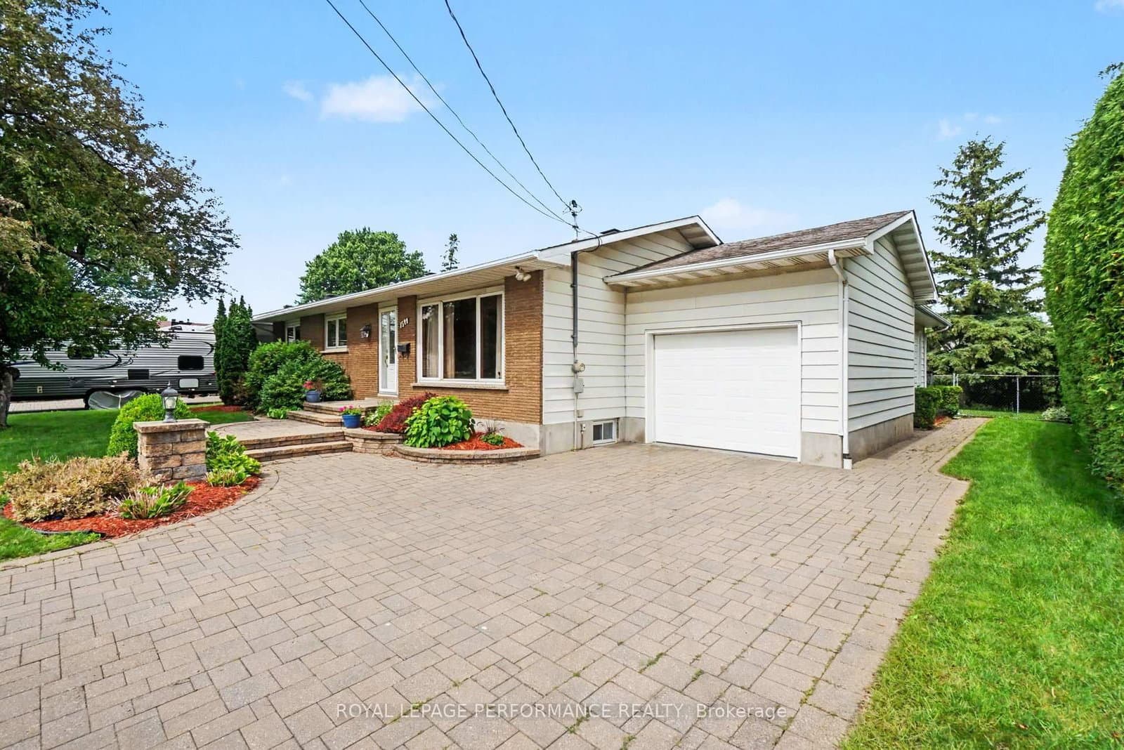1599 Maxime Street, Ottawa, ON — photo 2