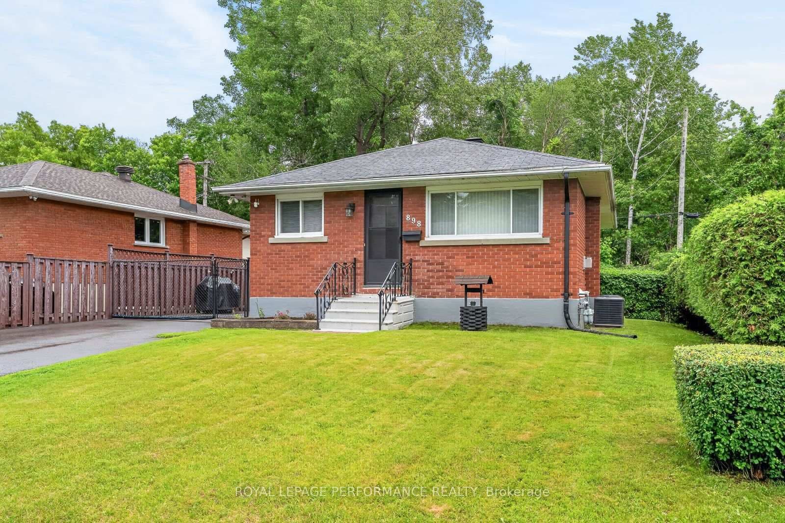 898 Charleswood Avenue, Ottawa, ON