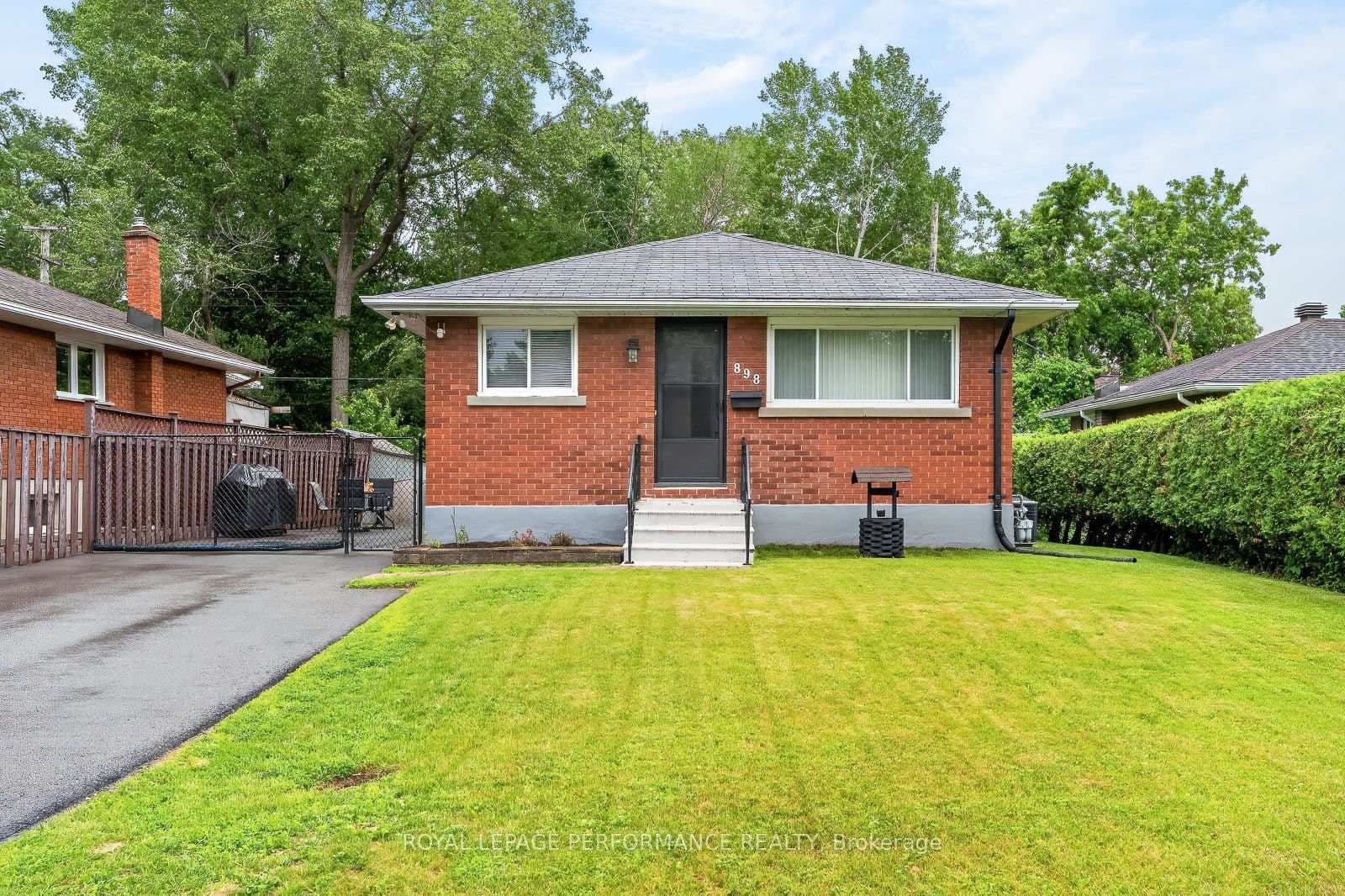 898 Charleswood Avenue, Ottawa, ON — photo 2